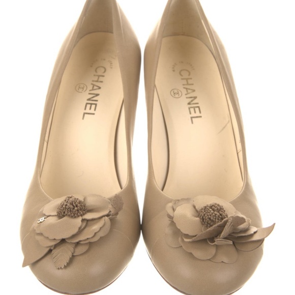 CHANEL Shoes - Chanel Interlocking CC Logo Pumps Women's Size: 9.5 | IT 39.5